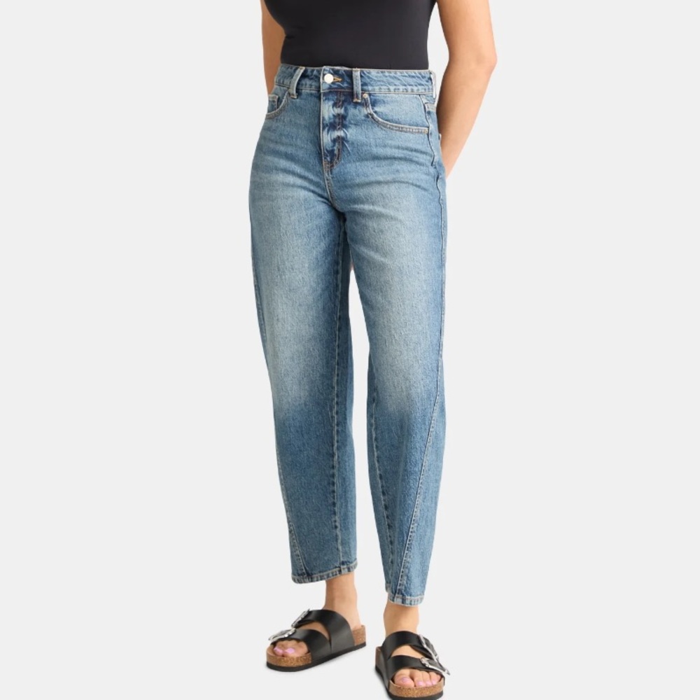 Time and Tru Women's High Rise Barrel Jeans - Picture 4 of 5